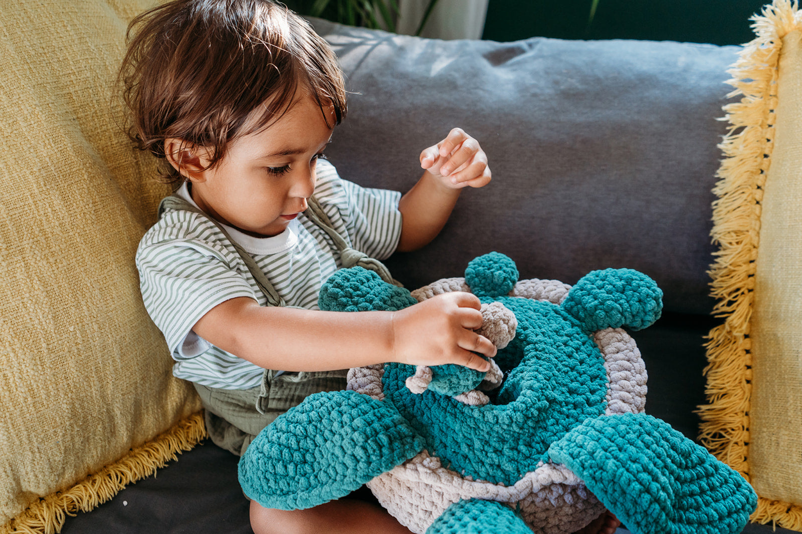 Hot Maxi XXL Baby - Mobile Turtles, Hearts and Balls - For Girls - Crocheted